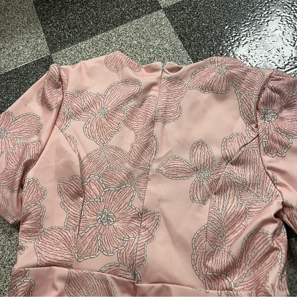 ❤️3/$15 Elegant Pink Midi Floral Dress Size M - Picture 6 of 6